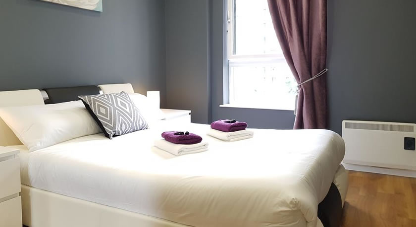 Glasgow's Modern & Stylish 3 Bedroom Aparment