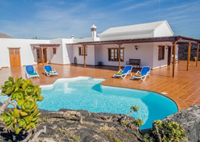 Casa Lola Lanzarote piscina climatizada y wifi free Front View