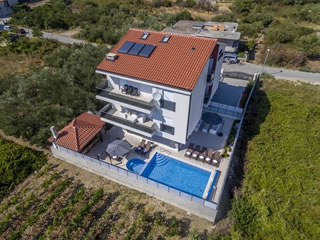 Luxury villa with a swimming pool Stobrec, Split Front View